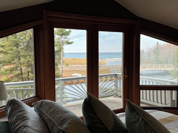 Interior - Welch's Riverview Retreat, Welchʻs Riverview Retreat - Your Window to Lake Superior (Deerton)