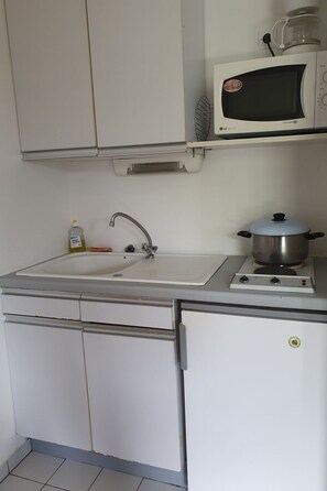 Fridge, microwave, cookware/dishes/utensils