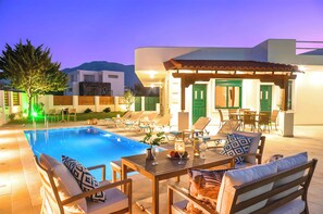 Outdoor pool - Eliomar Beachside Villa (Chania)