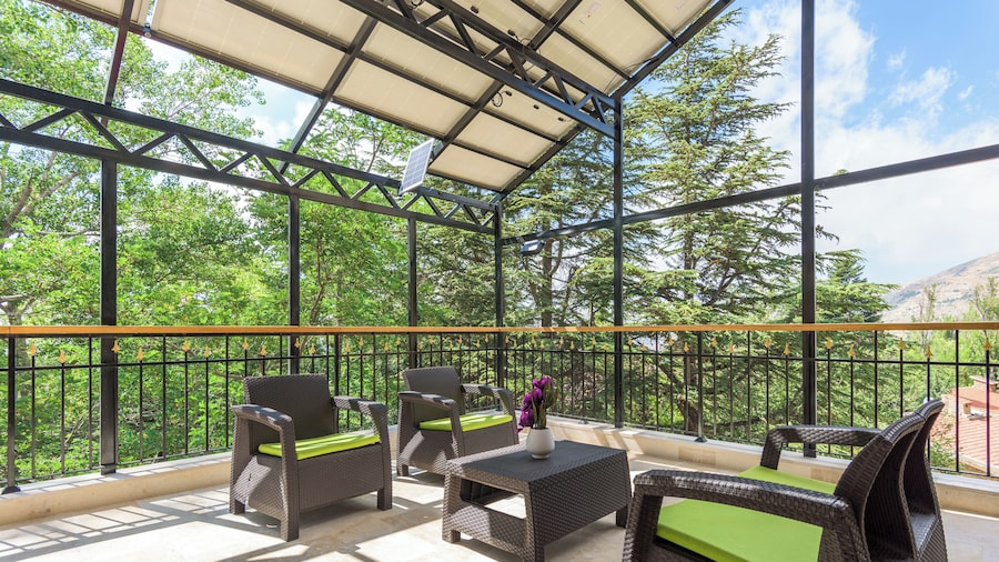 Pearl of Faqra Studios & Apartments