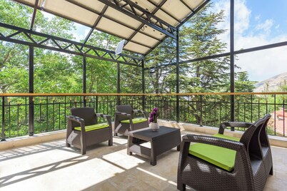 Pearl of Faqra Studios & Apartments