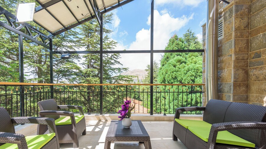 Pearl of Faqra Studios & Apartments