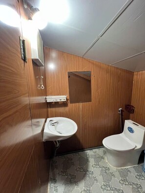 Triple Room, Garden View | Bathroom - Thanh Binh Homestay Mang Den TT Mang Den (Kon Plong)