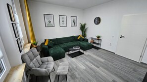 TV - Apartment 'Relax In Der Röntgenstadt' with Wi-Fi (Remscheid)