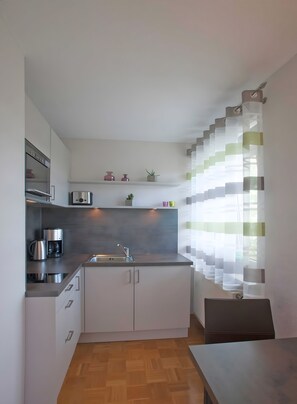 Fridge, microwave, stovetop, coffee/tea maker