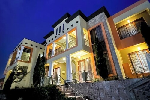 Sherehe Apartments, Unit 6