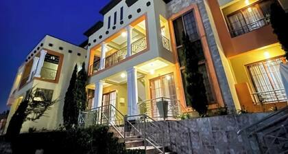 Sherehe Apartments, Unit 6