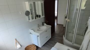 Doccia, asciugacapelli, asciugamani