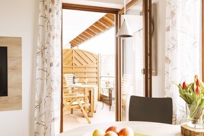 Dining - Apartment 'Hofquartier' with Shared Garden, Balcony and Wi-Fi (Kappelrodeck)