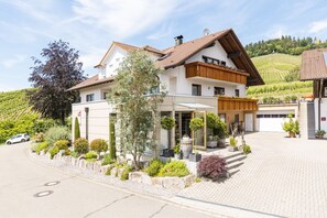 Exterior - Apartment 'Hofquartier' with Shared Garden, Balcony and Wi-Fi (Kappelrodeck)