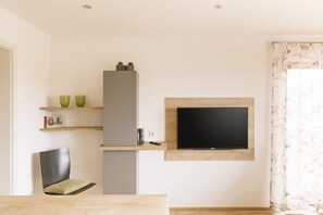 Interior - Apartment 'Hofquartier' with Shared Garden, Balcony and Wi-Fi (Kappelrodeck)