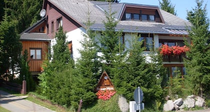 Apartment '4' with Private Terrace, Shared Garden and Wi-Fi