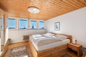 3 chambres, fer et planche à repasser, accès au Wi-Fi (inclus)