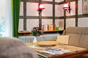 Interior - Studio '3' with Private Terrace, Shared Garden and Wi-Fi (Schönwald im Schwarzwald)