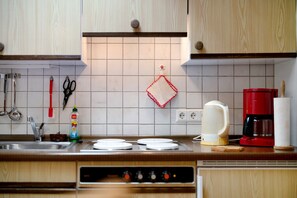 ثلاجة، ميكروويف، فرن، موقد طهي مسطح