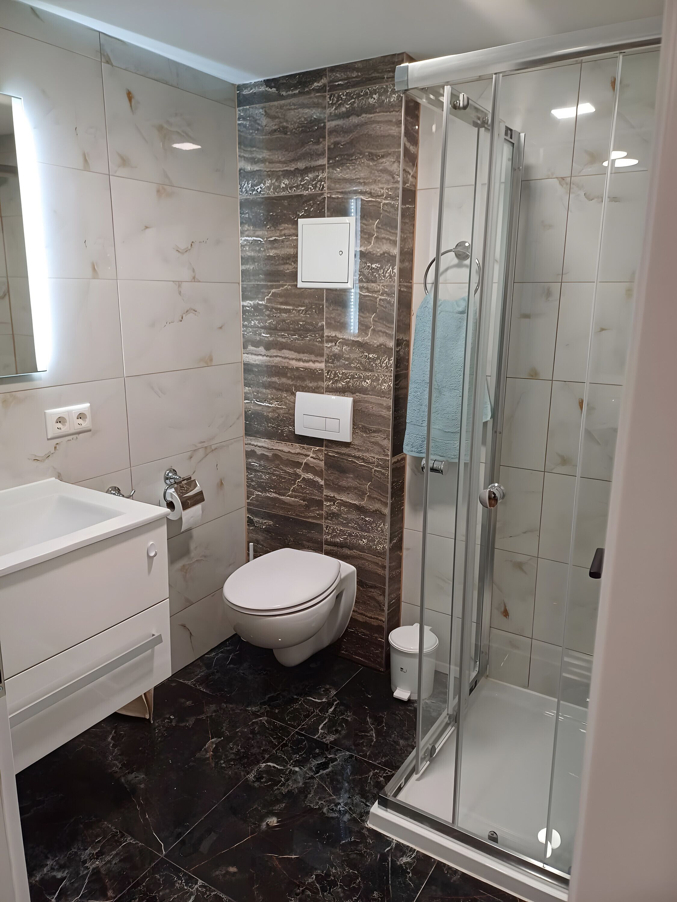 Dusch, hårtork och handdukar