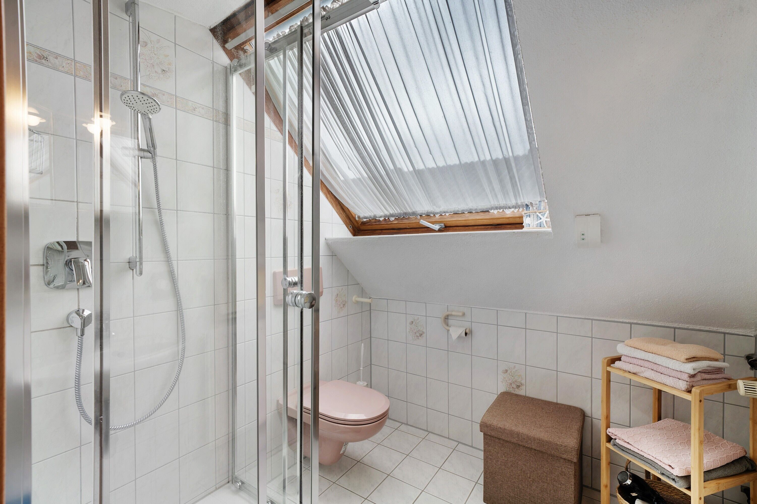 Een douche, een haardroger, handdoeken