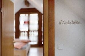 1 室のベッドルーム、WiFi (無料)、ベッドシーツ