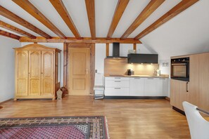 Kylskåp, ugn, spishäll och diskmaskin