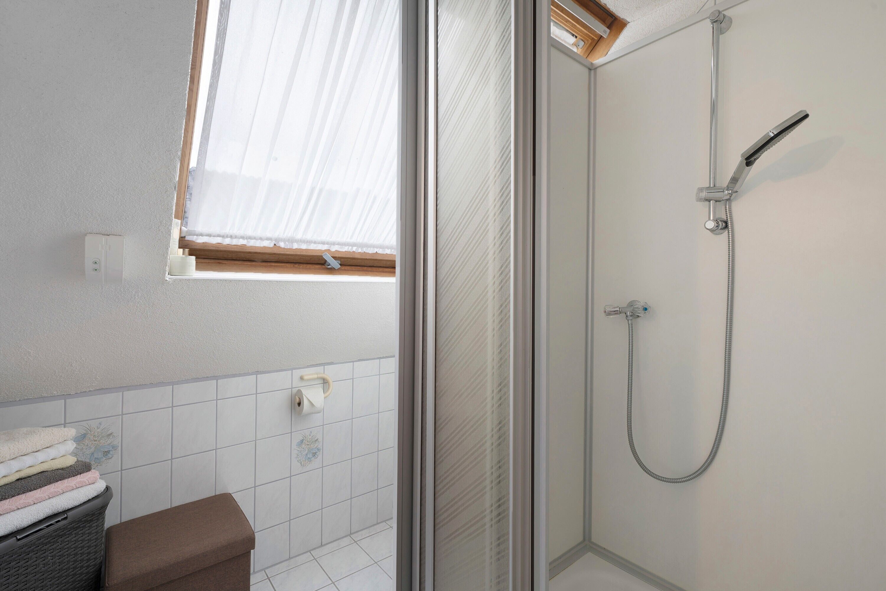 Een douche, een haardroger, handdoeken