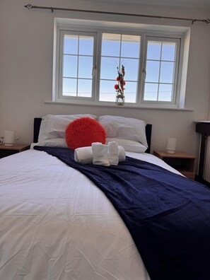 3 chambres, fer et planche à repasser, Wi-Fi, draps fournis