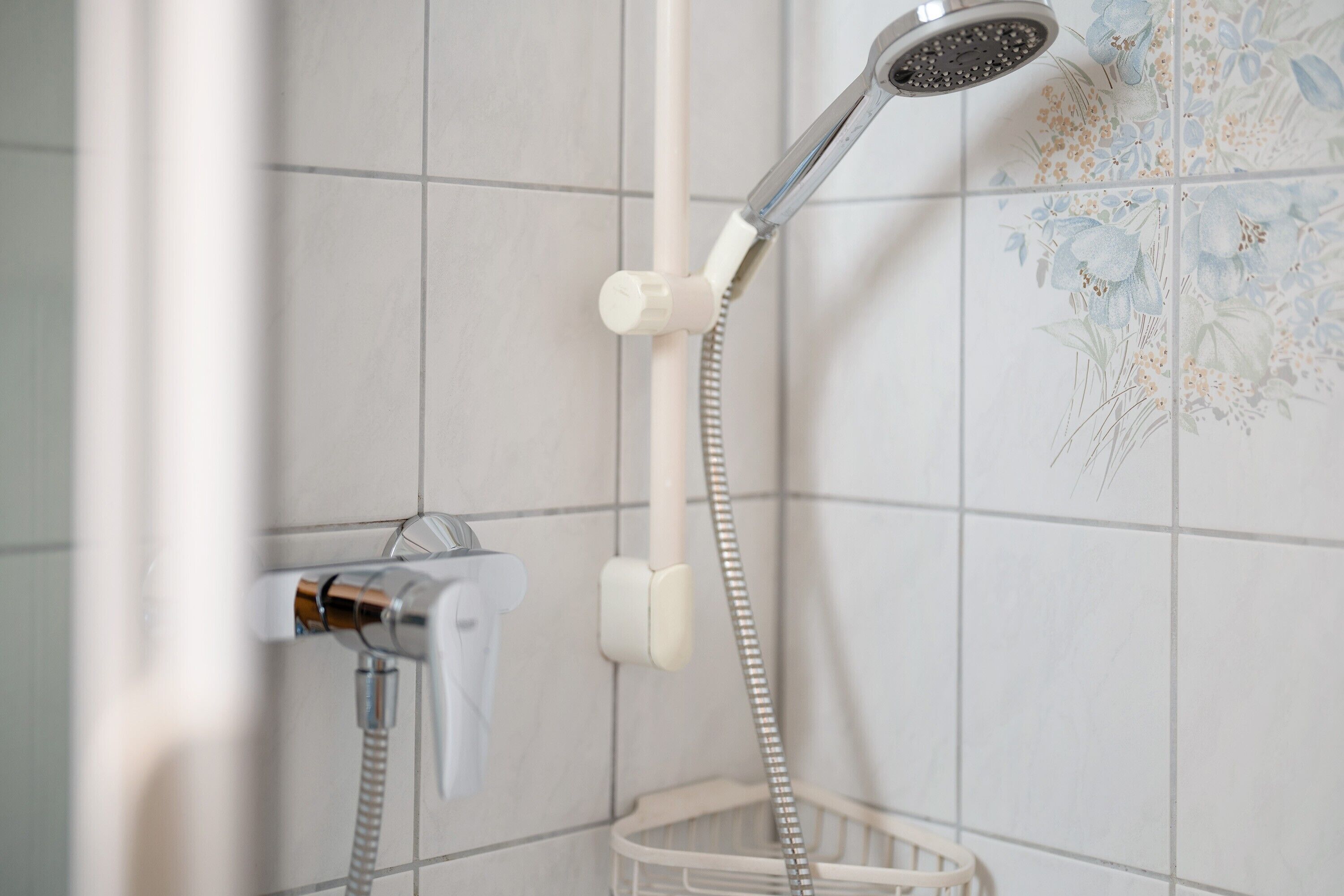 Een douche, een haardroger, handdoeken