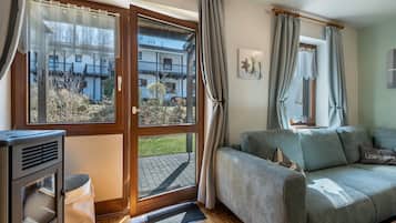 TV, fireplace, ping pong