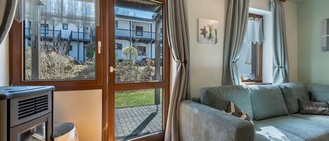 Fernseher, Kamin, Tischtennisplatte