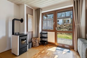 Interior - Holiday Apartment 'Fewo mit Terrasse - Dogs Welcome' with Mountain View, Terrace and Wi-Fi (Falkenstein)
