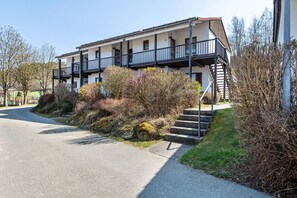 Exterior - Holiday Apartment 'Fewo mit Terrasse - Dogs Welcome' with Mountain View, Terrace and Wi-Fi (Falkenstein)