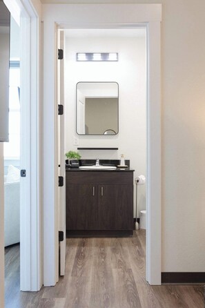 Dusch, hårtork och handdukar