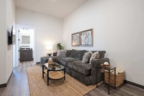 テレビ、書斎 / ワークスペース