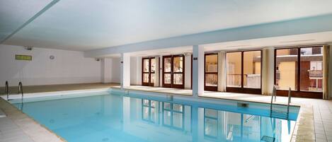 Een verwarmd zwembad