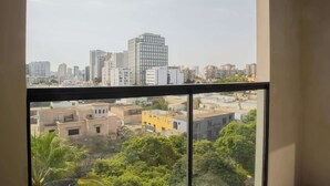 A cityscape view from a window with a clear sky. - w* | Astonishing 1BR w/ Great Deco in San Isidro (Lima)