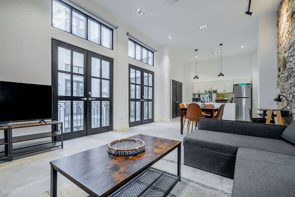 Téléviseur, bureau