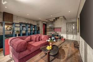 Premier Double Room, Balcony, City View | Living area | 55-inch Smart TV with digital channels, Netflix, books - Oday Stay Hotel Da Nang (Da Nang)
