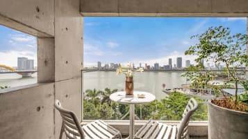 Luxury Suite, Balcony | Street view