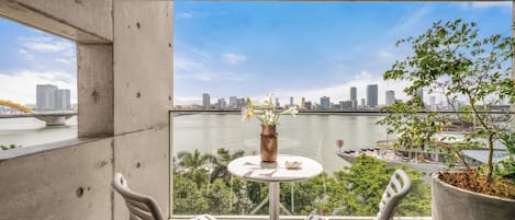 Luxury Suite, Balcony | Street view