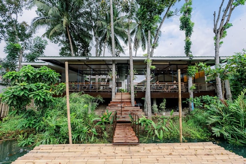 LOBOC RIVERSIDE INN and RESTAURANT