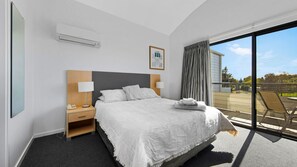 1 bedroom, bed sheets