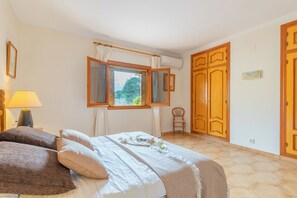 4 sovrum, strykjärn/strykbräda, wi-fi och sängkläder