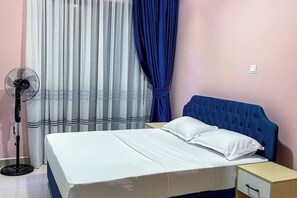 1 chambre, fer et planche à repasser, Wi-Fi, literie fournie