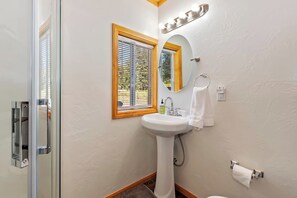 Cabane Familiale, 2 chambres, non-fumeur, vue montagne | Salle de bain