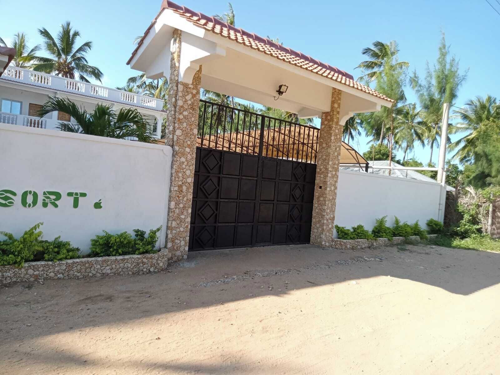 Pintu masuk properti