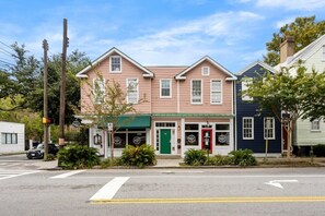Exterior - Wilhelmenia Suites • 4BR Near King • Sleeps 12 (Charleston)
