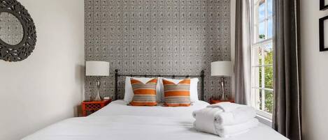 4 chambres, fer et planche à repasser, Wi-Fi, draps fournis