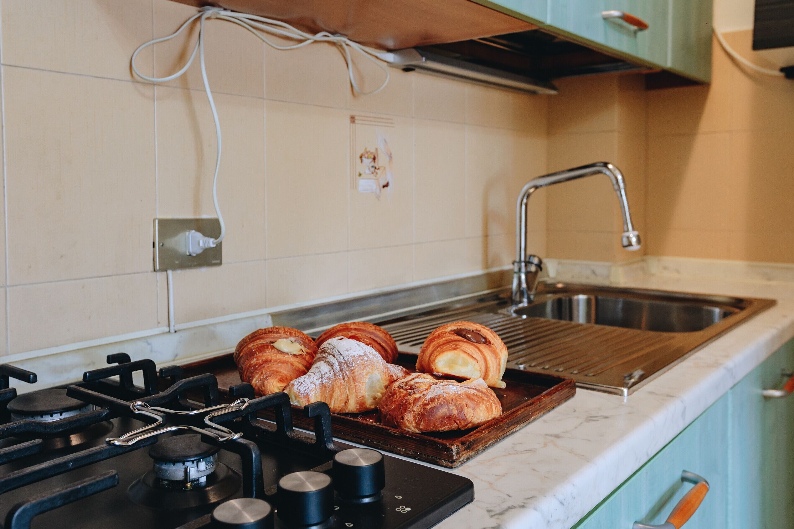 Frigorifero, microonde, forno, piano cottura