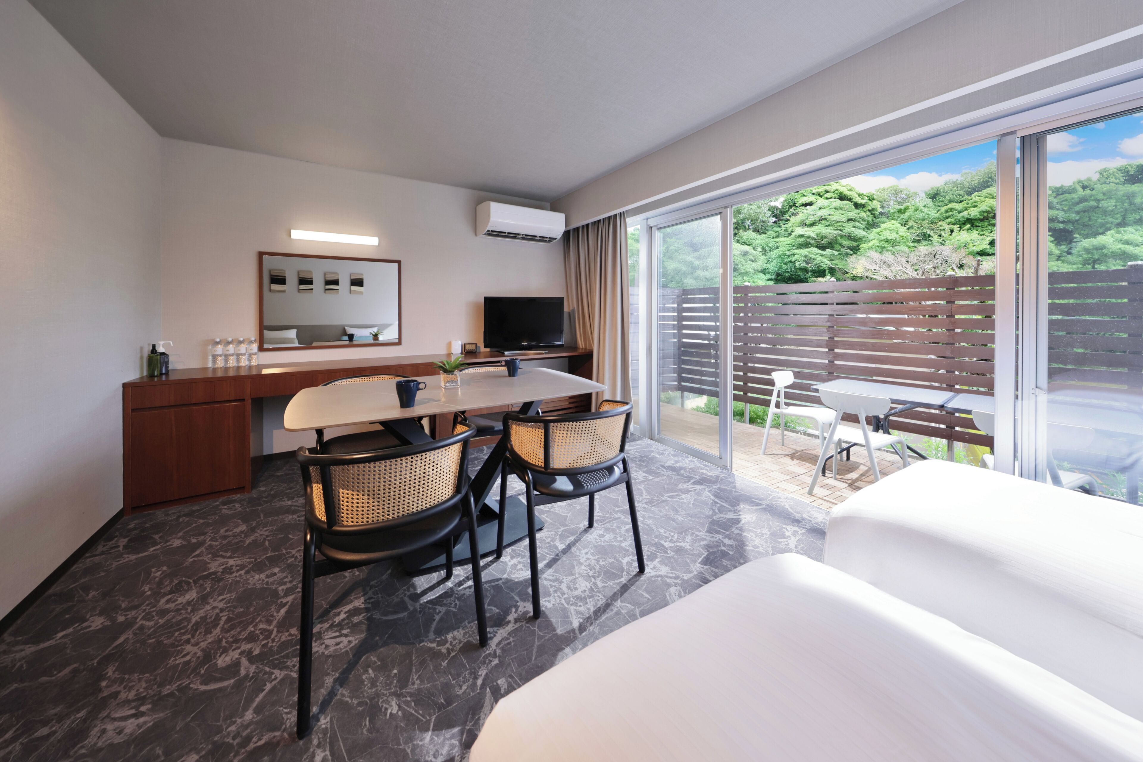 4 人部屋 | 羽毛の掛け布団、WiFi (無料)、ベッドシーツ