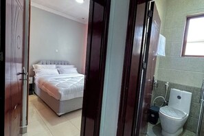 2 bedrooms, iron/ironing board, WiFi, bed sheets - Sherehe Apartments, Unit 5 (Kigali)