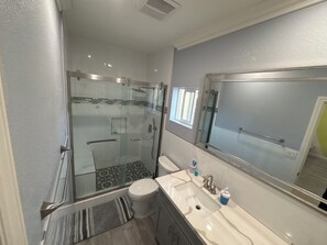 Handtücher, Seife, Toilettenpapier